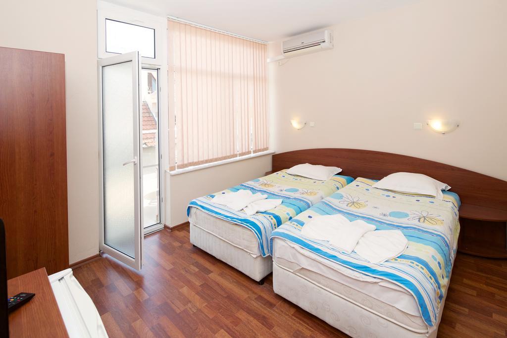 Red House Guest House Nesebar Room photo