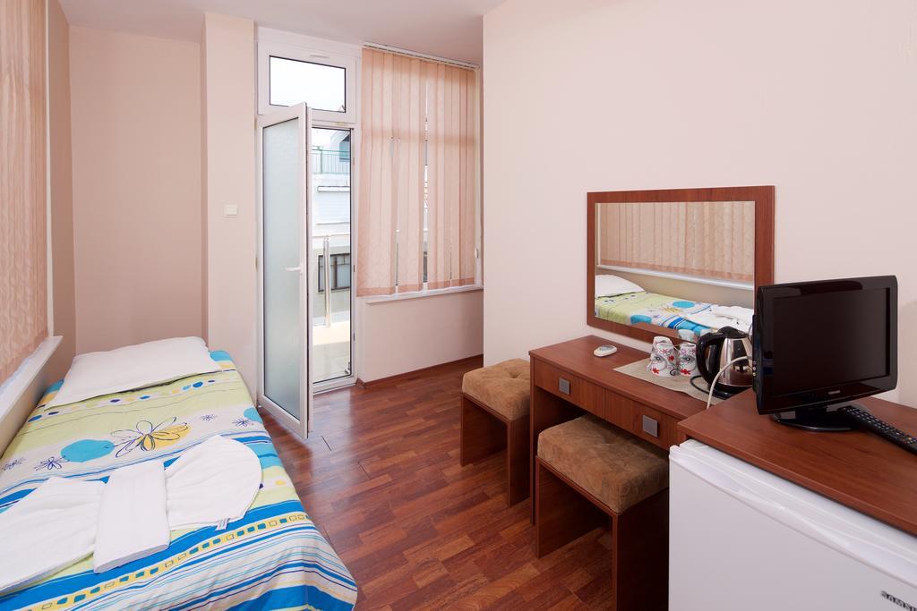 Red House Guest House Nesebar Room photo